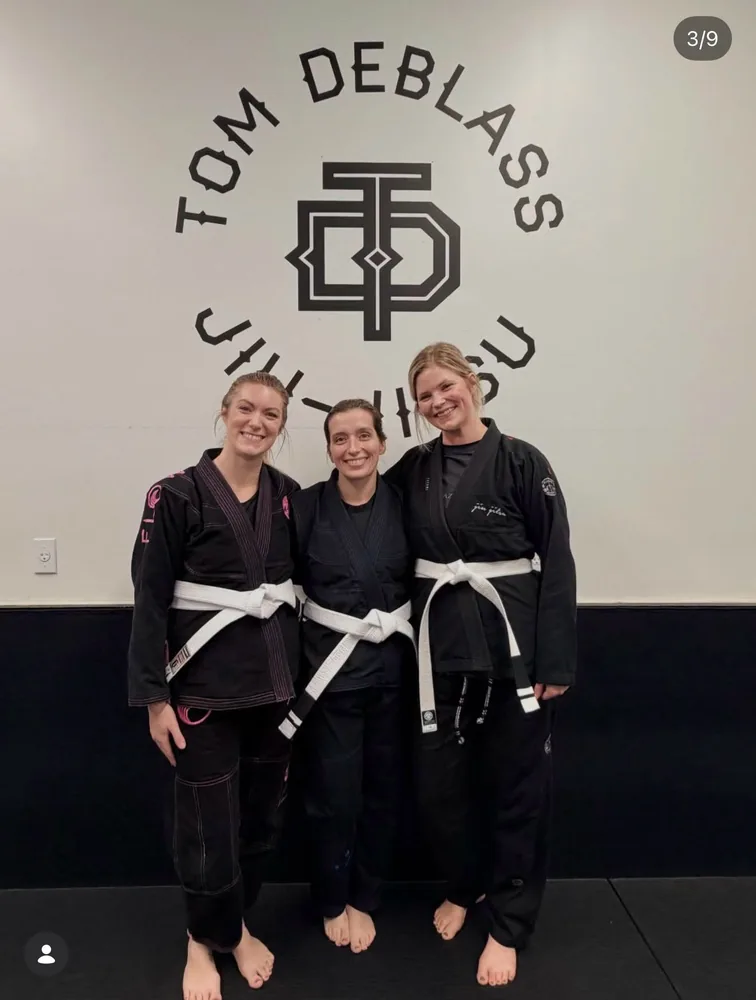 Women's BJJ class